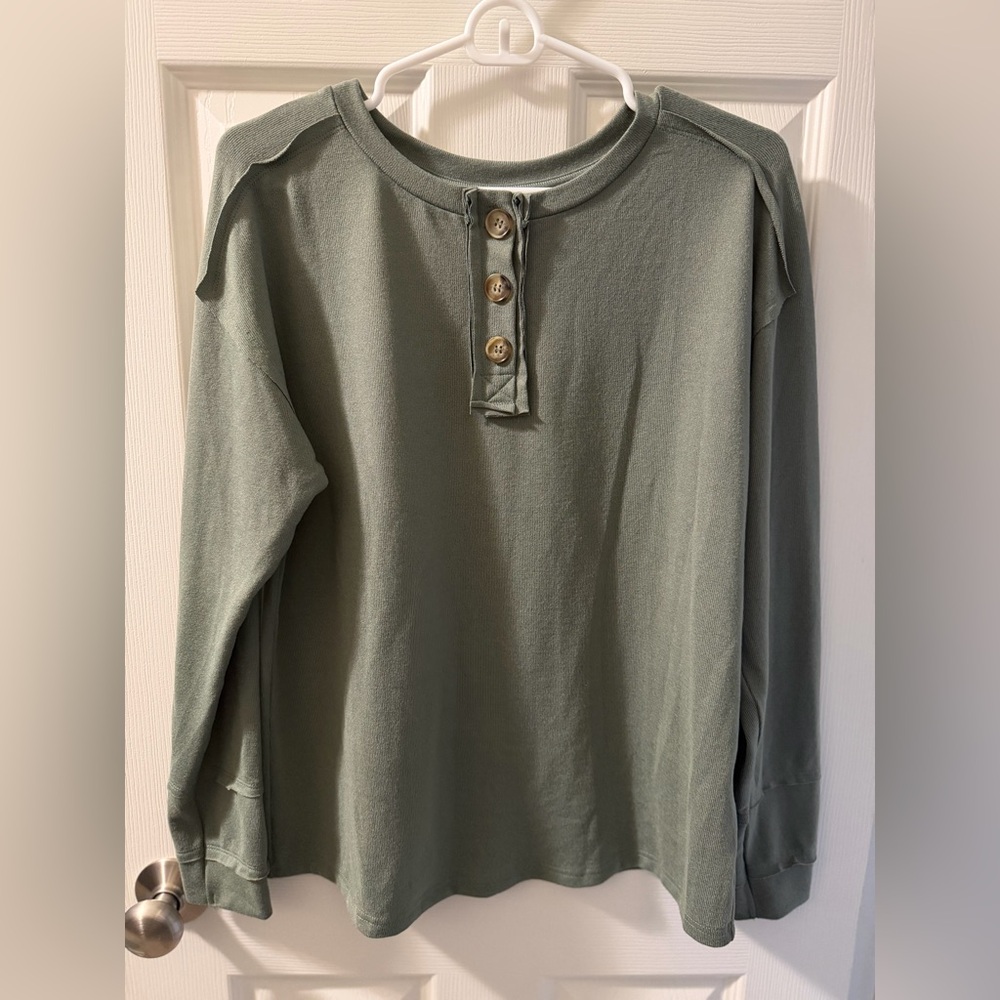 Green Button-Up Long Sleeve Top